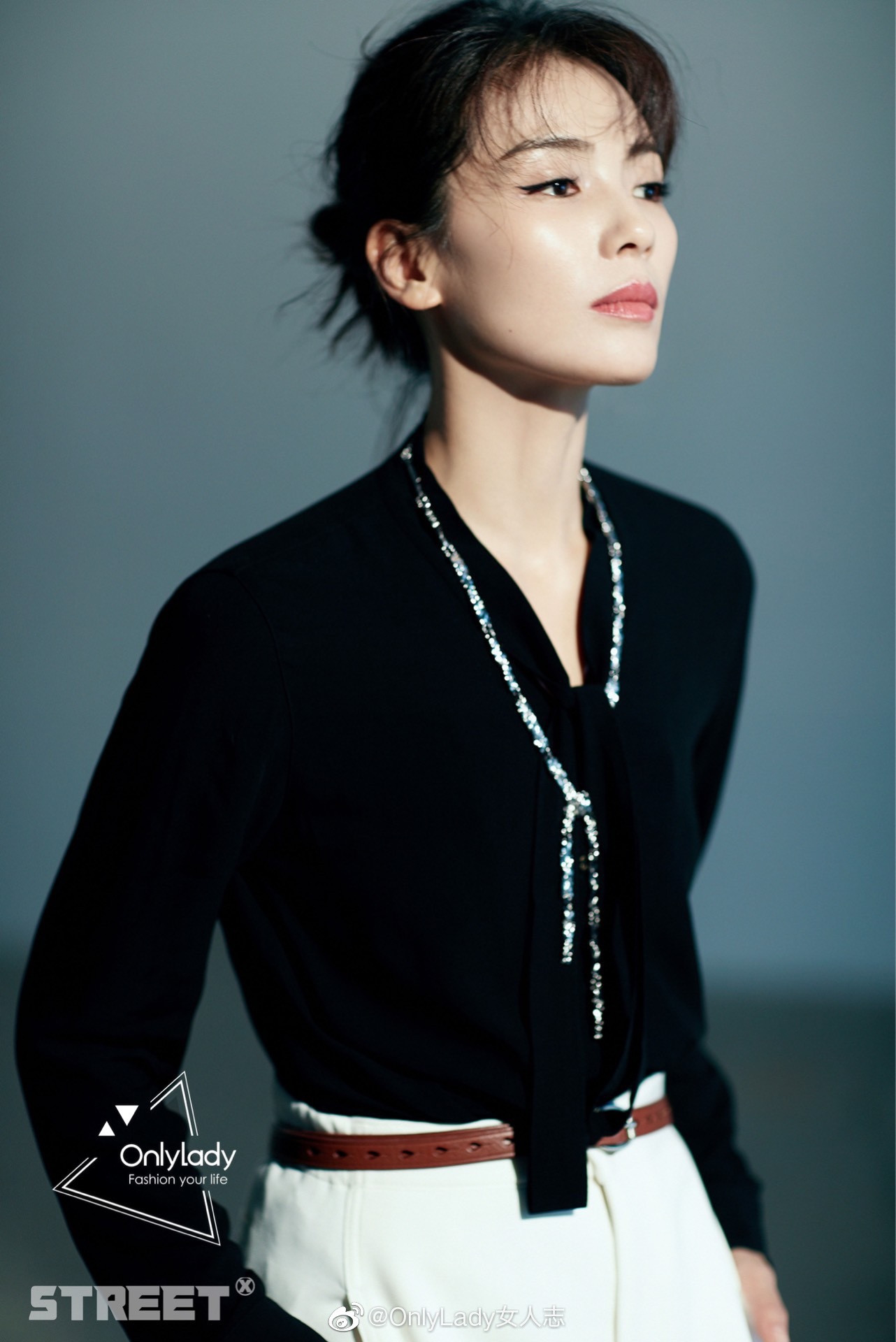 近日,@刘涛tamia 曝光一组时尚写真