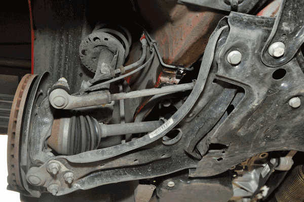 忽视了行驶中的底盘异响,后果会很严重!-新浪汽车