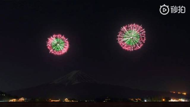 日本夏日烟火 富士山花火大会 太好看了 日本夏日烟火 富士山花火大会 太好看了