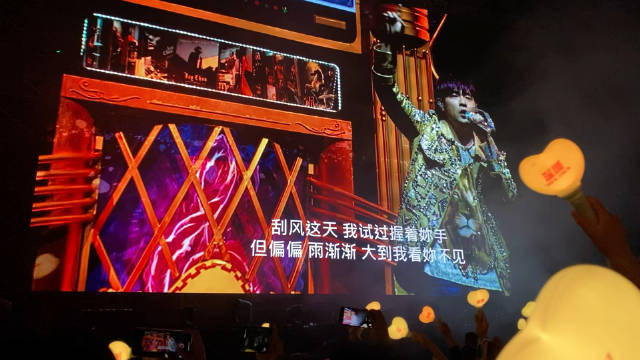 《晴天》刮风这天我试过握着你手|晴天_新浪新闻