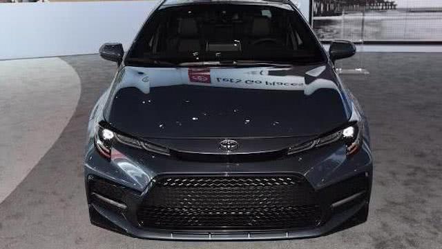 2019款卡罗拉实车现身,水泥灰车身帅气十足