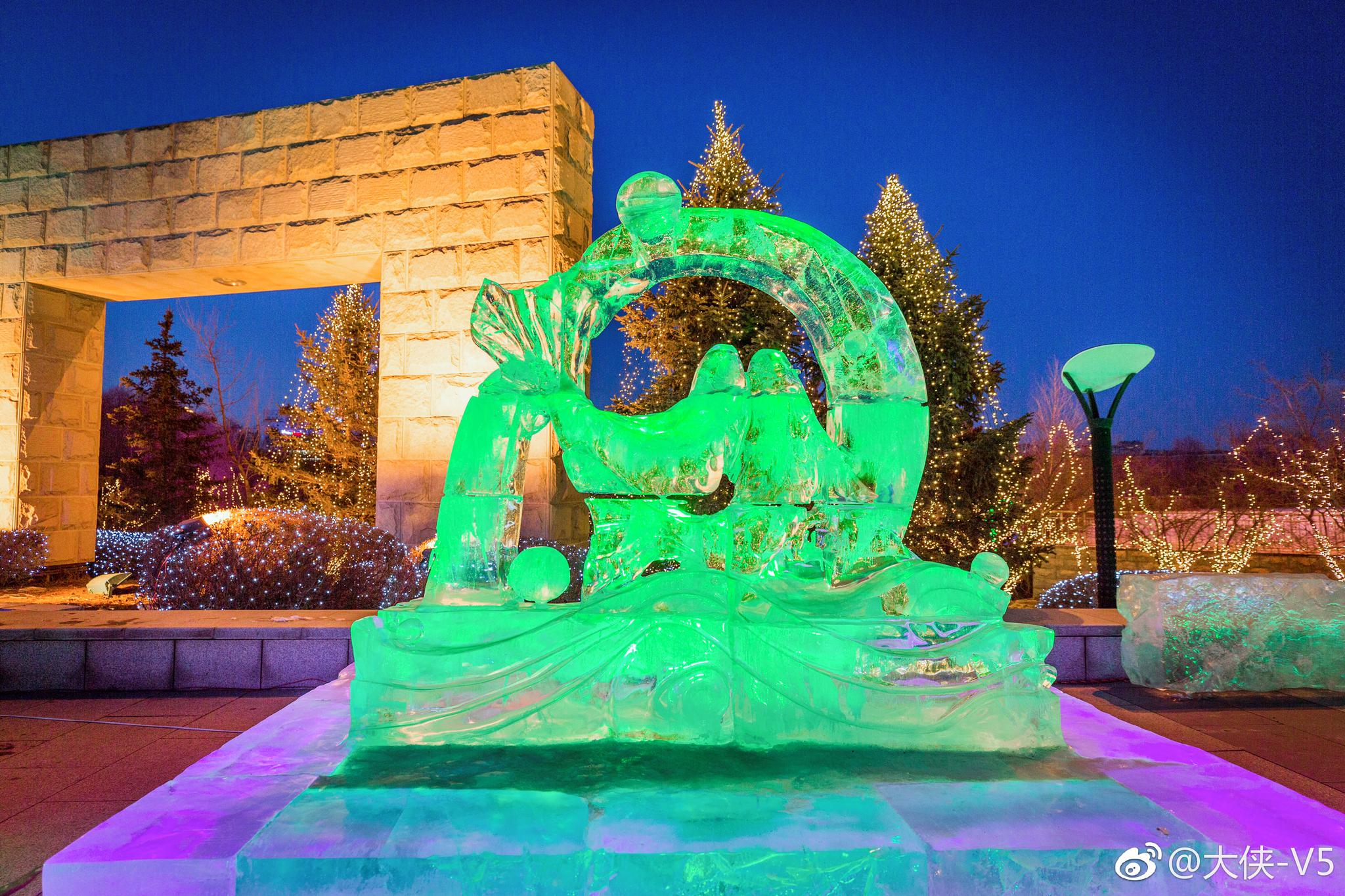 在零下二十度的长春世界雕塑公园感觉夜与冰雪的浪漫