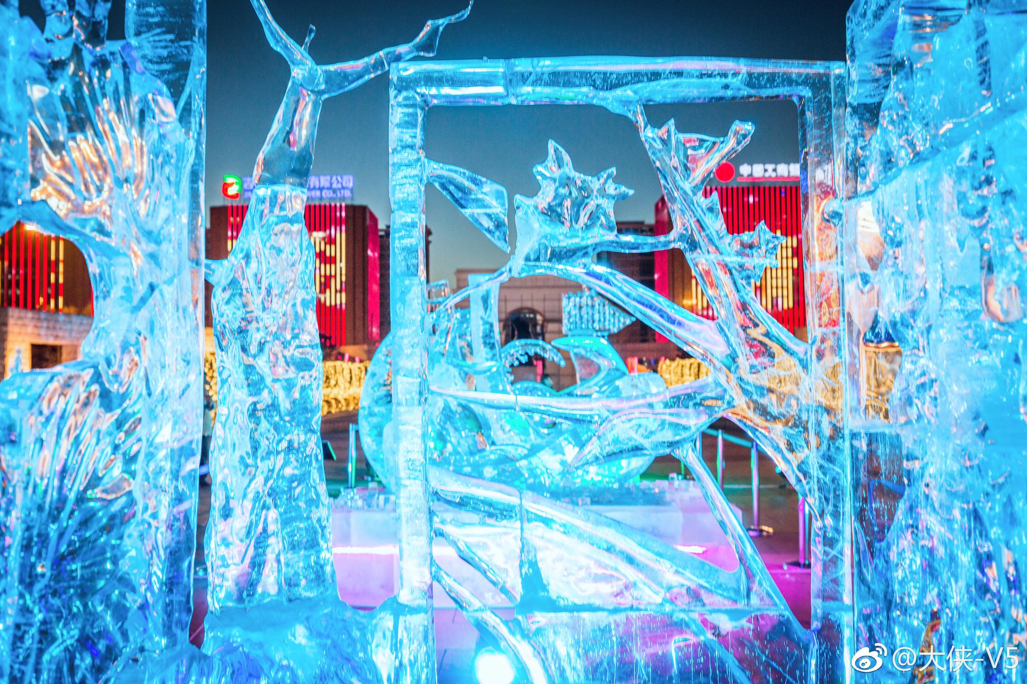 在零下二十度的长春世界雕塑公园感觉夜与冰雪的浪漫_新浪新闻