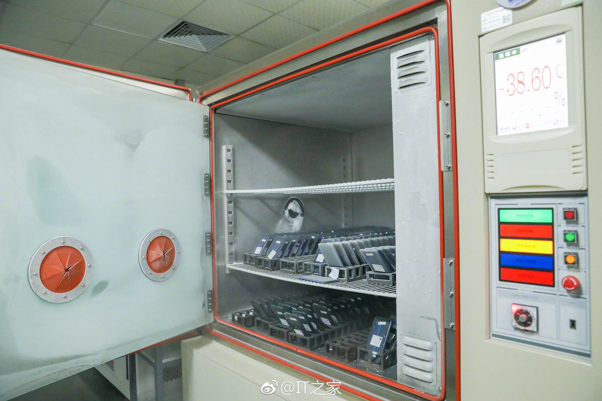 这是vivo在东莞工厂用于手机耐用性测试的Q3实