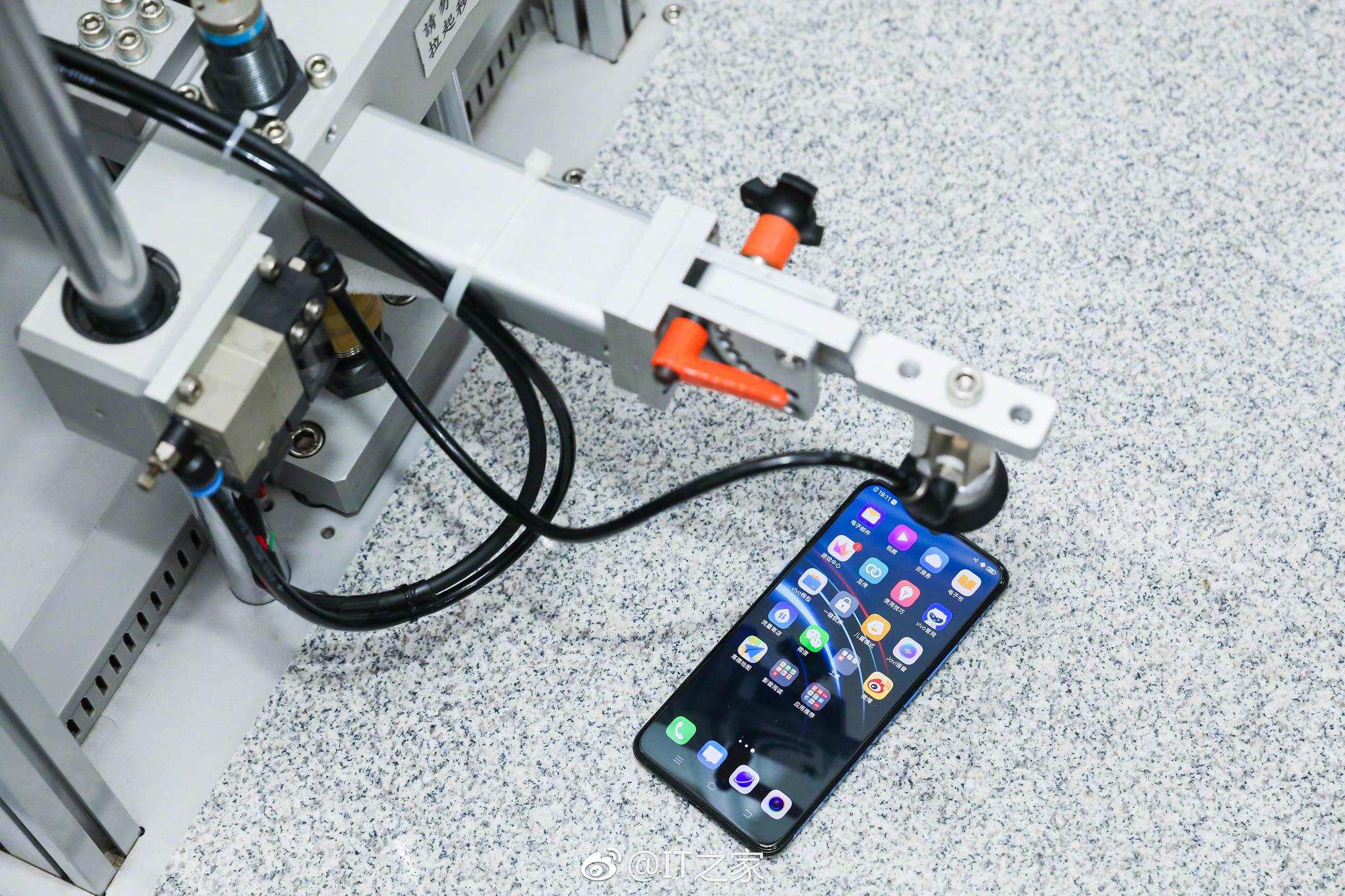 这是vivo在东莞工厂用于手机耐用性测试的Q3实