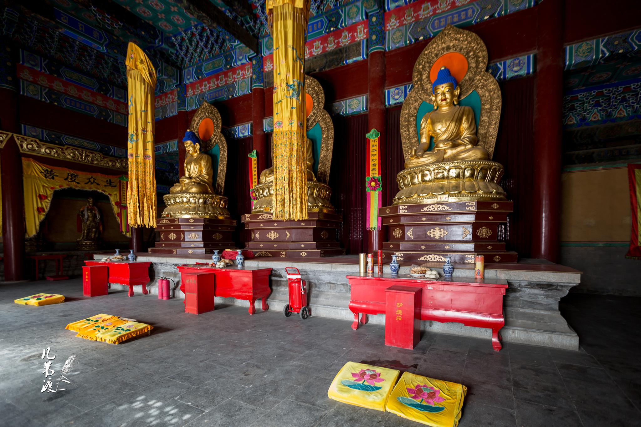 大殿中的三世佛和八大菩萨|菩萨|三世佛|大殿|永福寺|地藏菩萨_新浪新闻