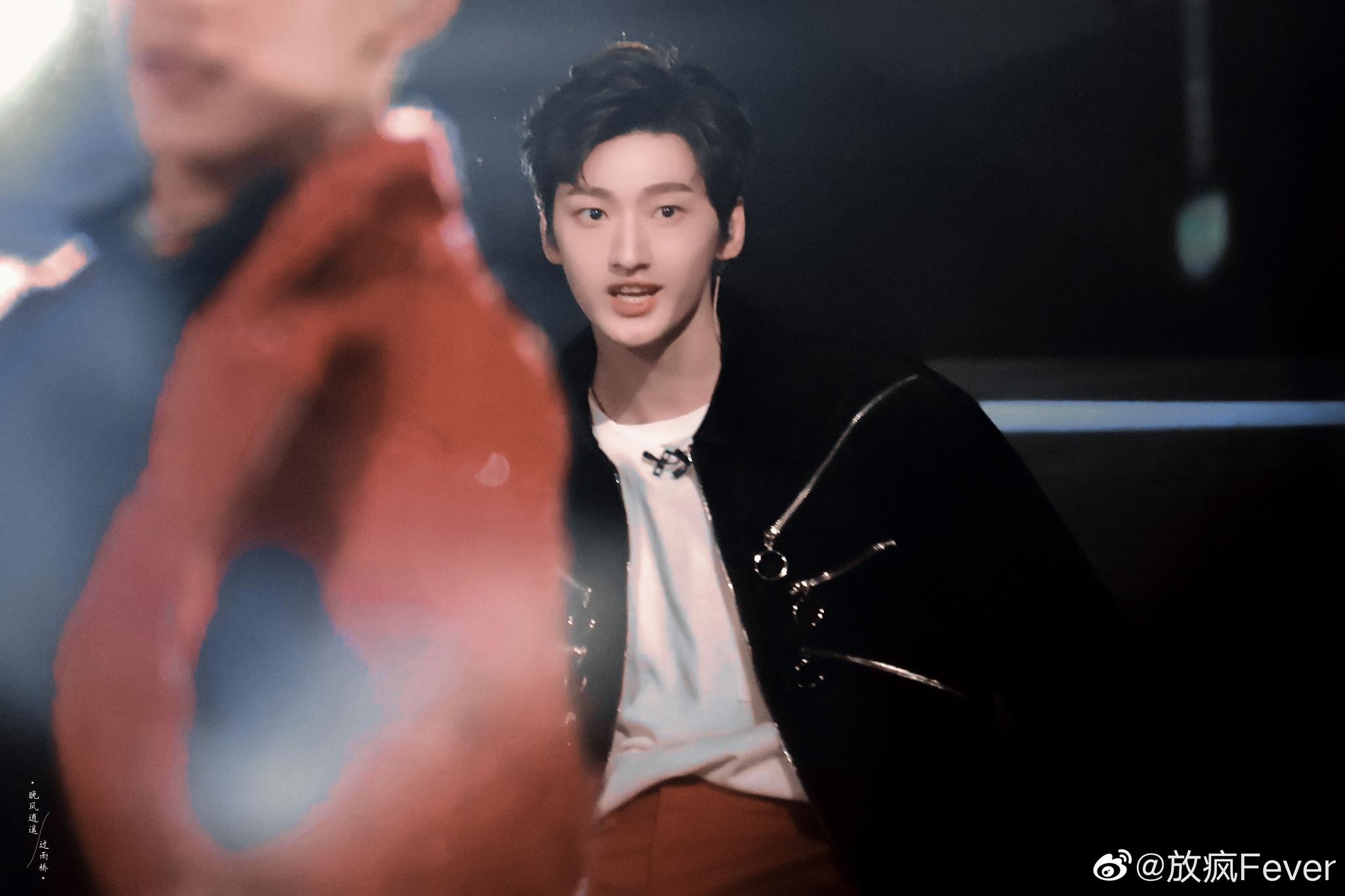 创造营刘特@创造营2019-刘特 虽然腿受伤,仍坚持完成首次公演舞台