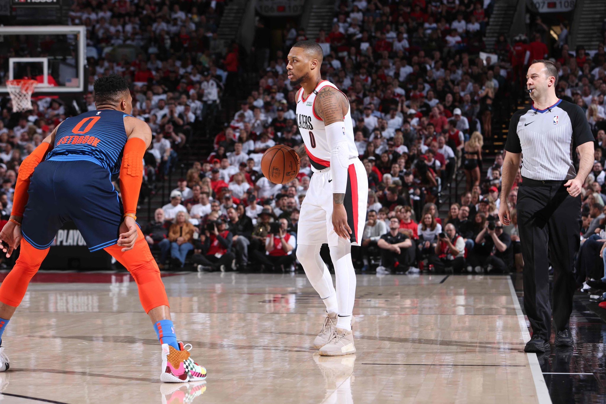 我的神啊!利拉德超远三分绝杀,开拓者主场118比115战胜雷霆