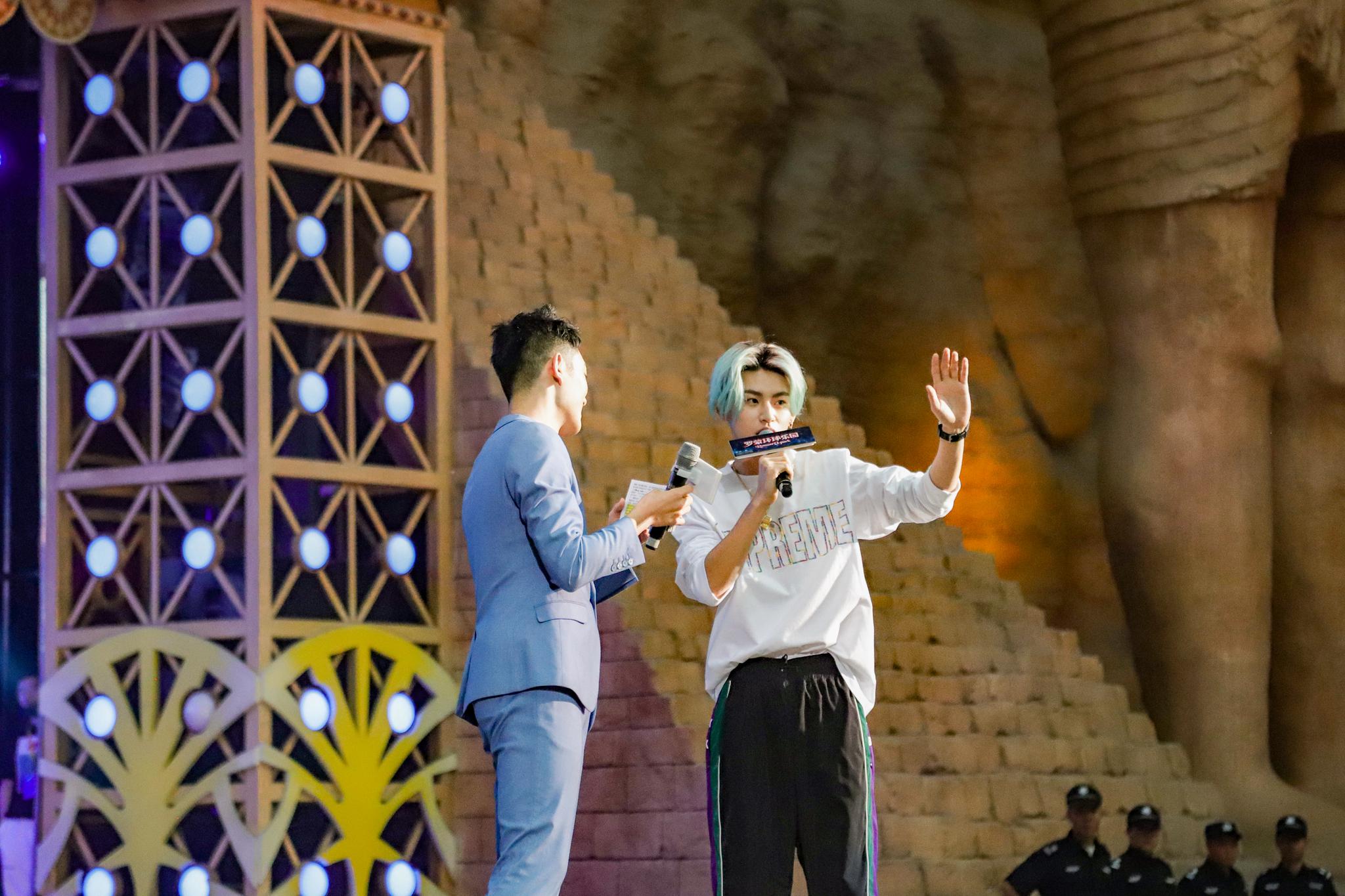 小鬼王琳凯场合照来啦你在人群中吗