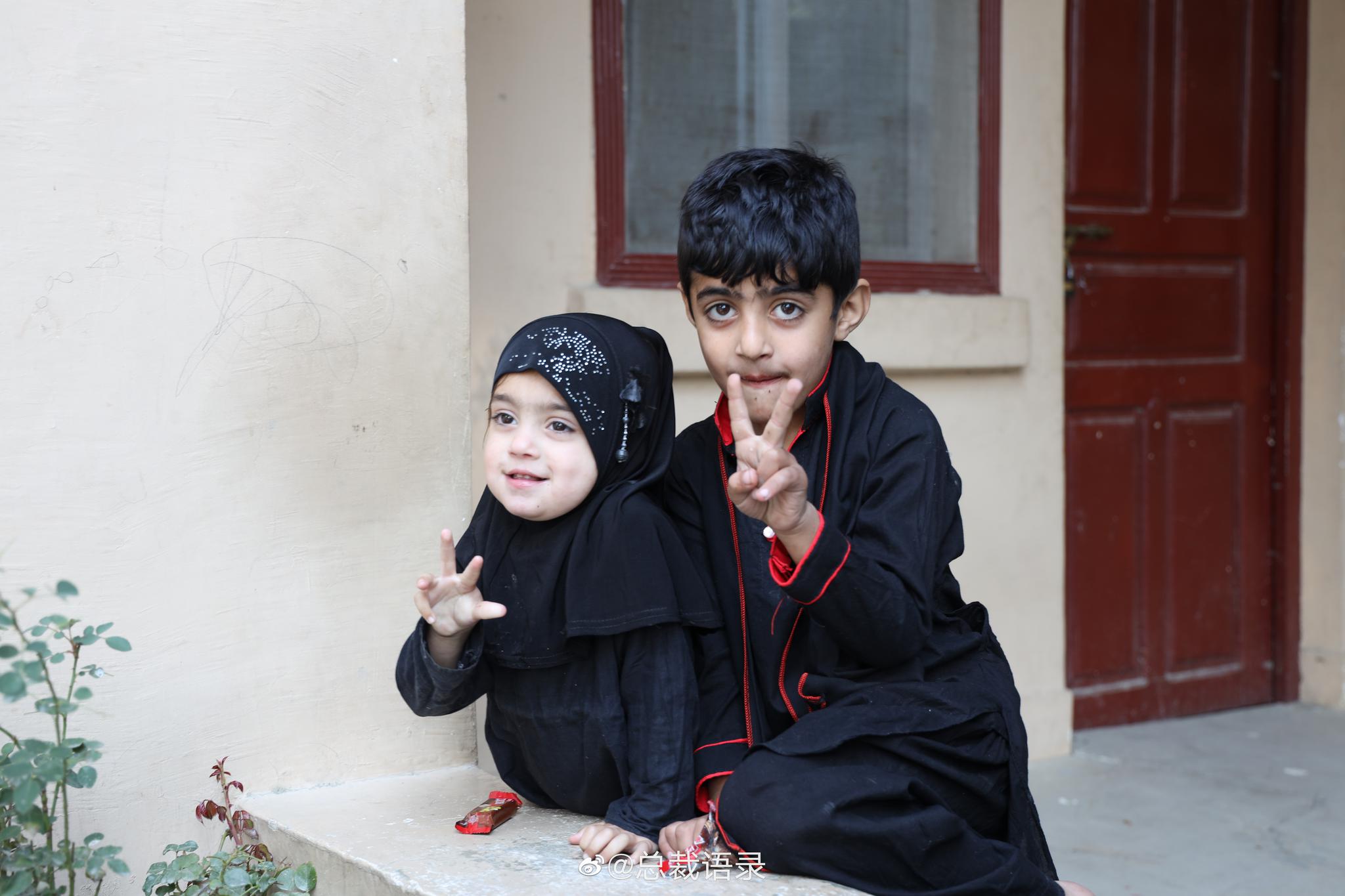 巴基斯坦小朋友面对镜头