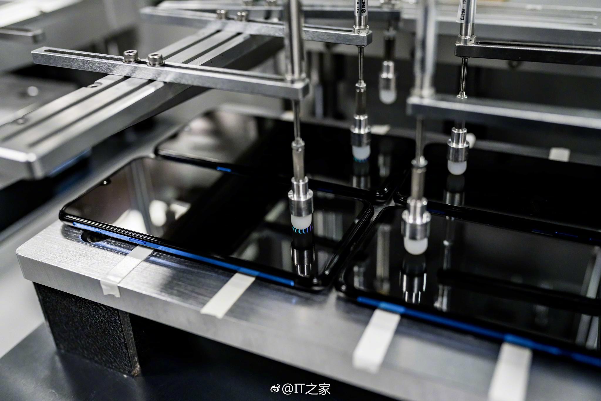 这是vivo在东莞工厂用于手机耐用性测试的Q3实