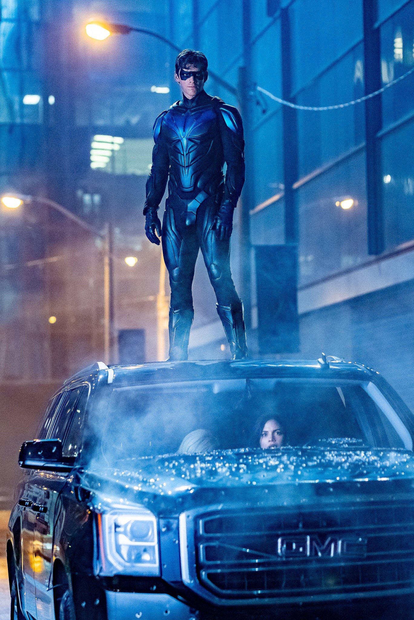 《泰坦》第二季季终集"夜翼"发布剧照与剧情简介