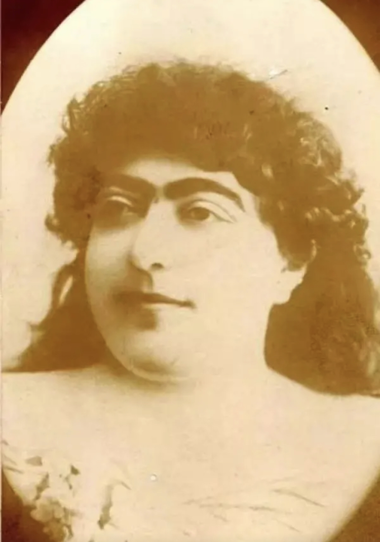 卡扎尔公主在1900年代初被认为是波斯美丽的终极象征