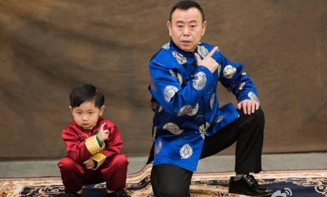 潘长江基因太强大了!外孙小石头越长越像姥爷