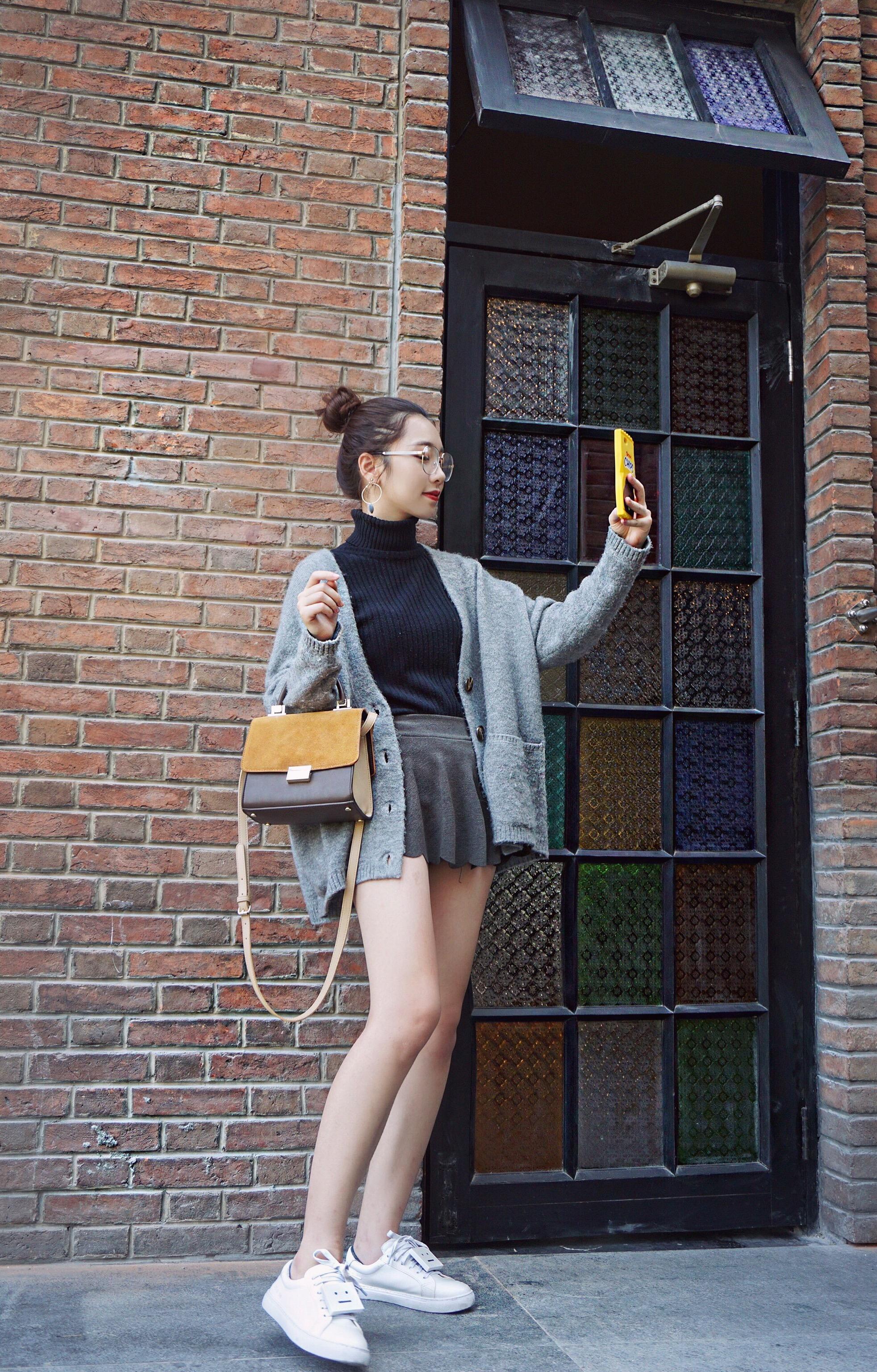 广州妹子 设计专业 喜欢拍照美食服装 很懂得生活哈