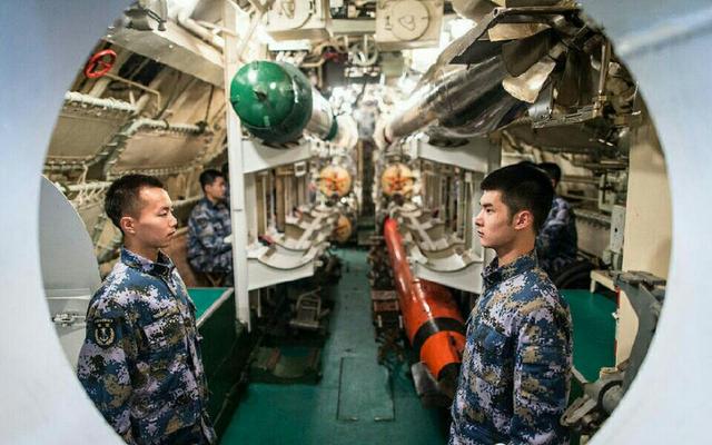 央视曝039型潜艇兵水下艰苦生活,休息区拥挤和鱼雷为伴