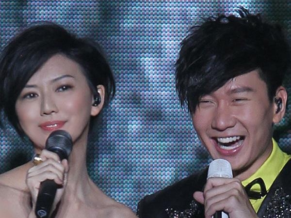 孙燕姿晒圣诞节收到林俊杰暖心大礼,价值近3.6万,难怪舍不得买