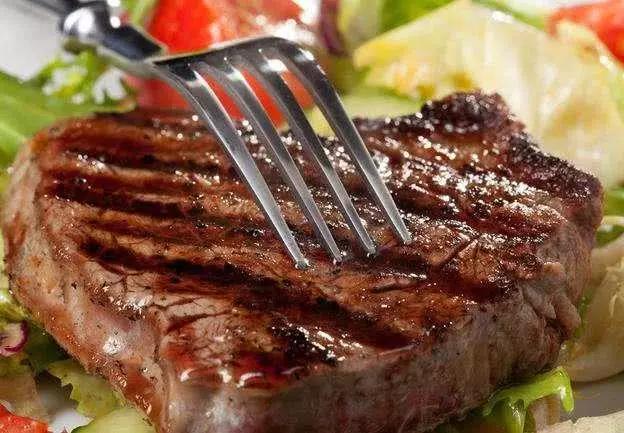 谢霆锋吃牛排要零分熟满脸的享受制造7分熟牛排细节你知道吗