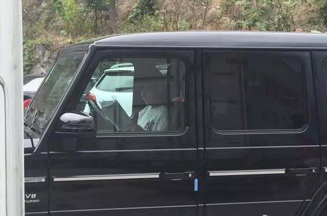 戏里戏外都是霸道总裁张翰新购400万座驾豹子号车牌比车还贵