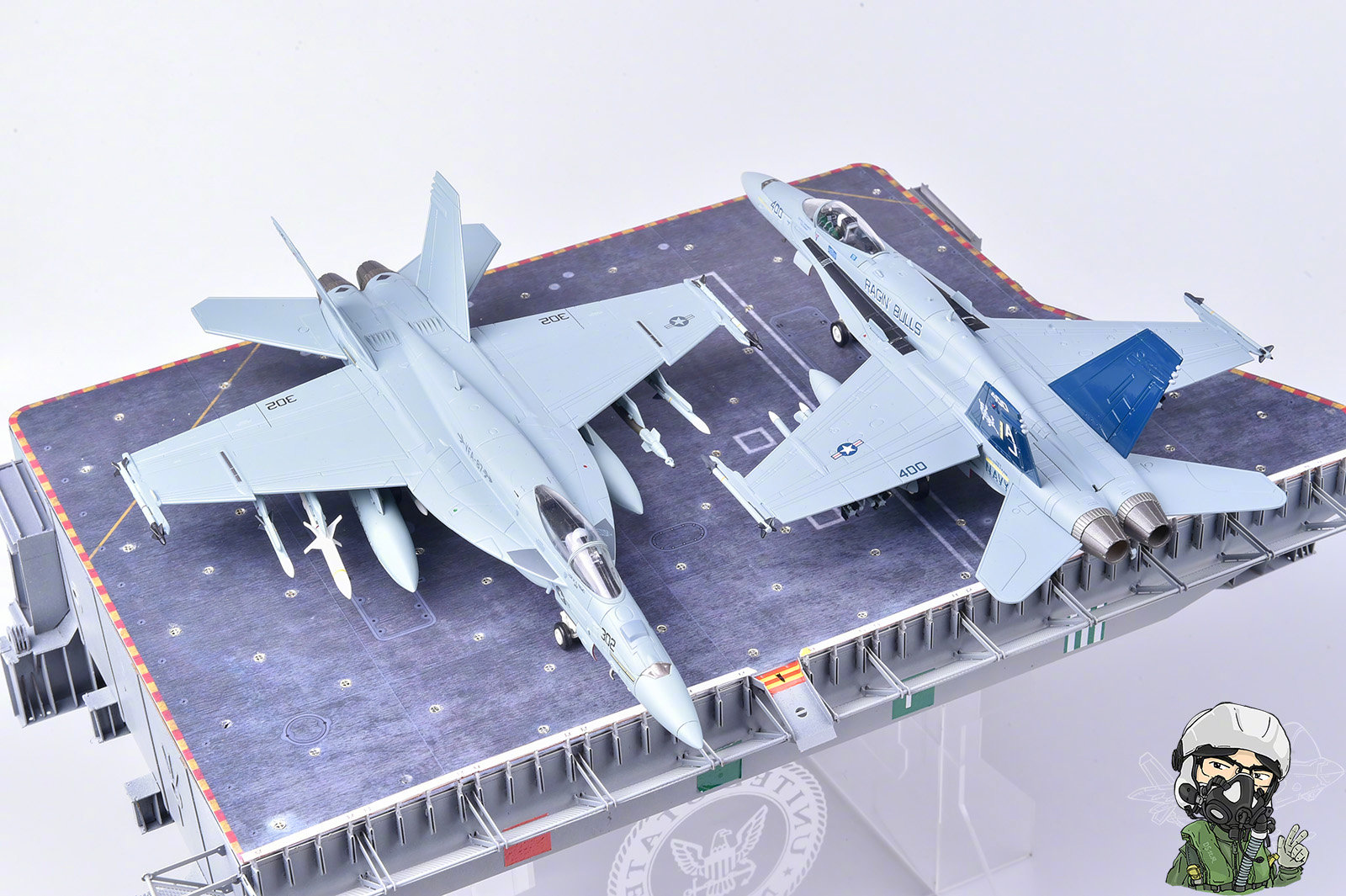 08机库最新出品的1/72 尼米兹级航空母舰3号升降机成品模型