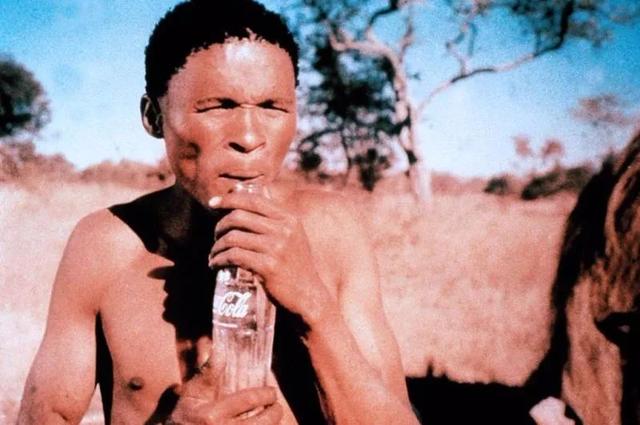 他是曾一夜红遍世界的喜剧演员，第一部电影片酬300元，59岁离世