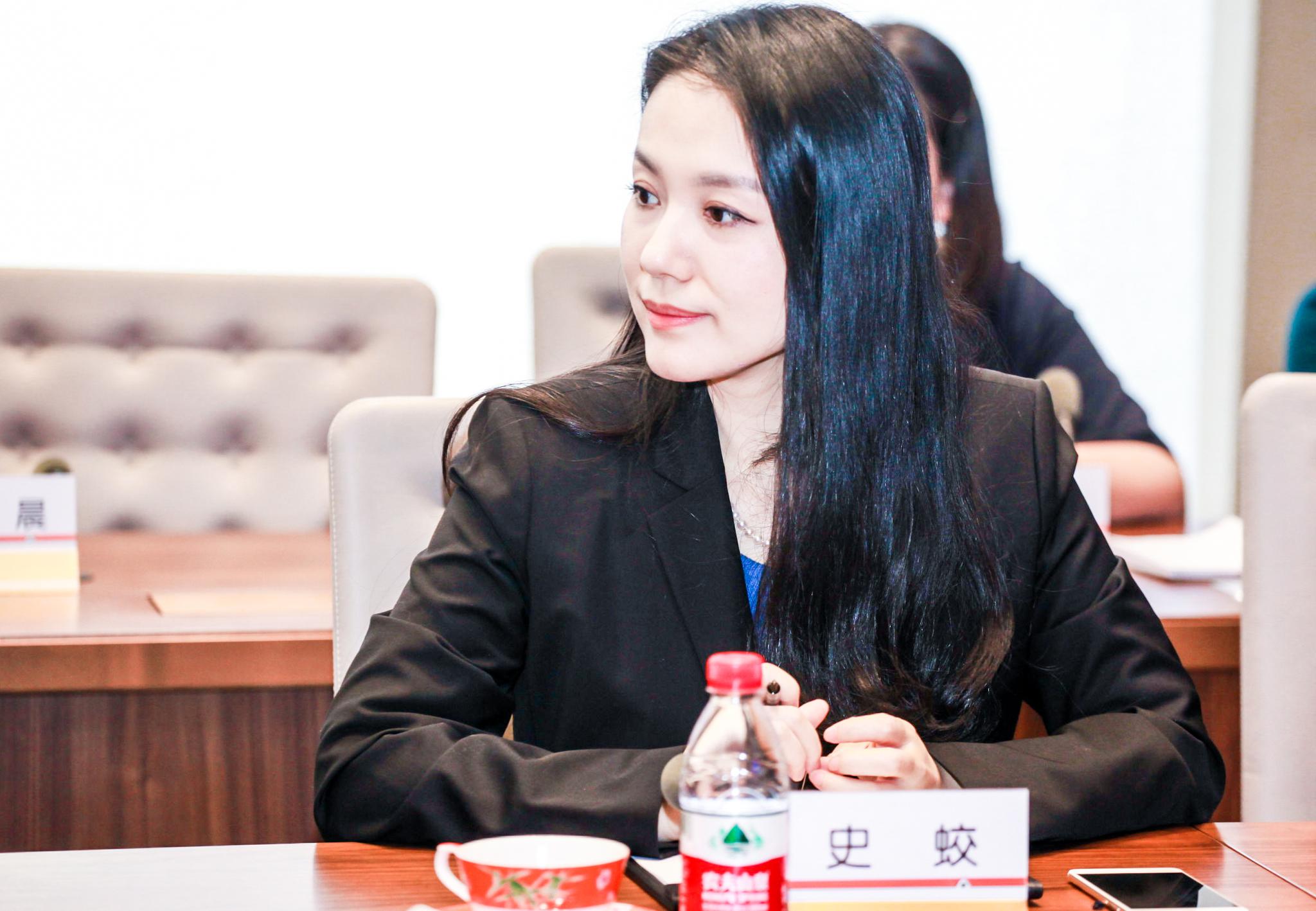 北大最美女教授,素颜气质堪比女明星,出国深造后毅然选择回国