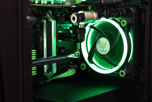 15万元的雷蛇水冷电脑主机鉴赏为桌面信仰打造独具匠心