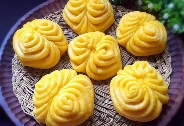 她用一根筷子做了一锅花卷,我还是第一次见,味道真棒