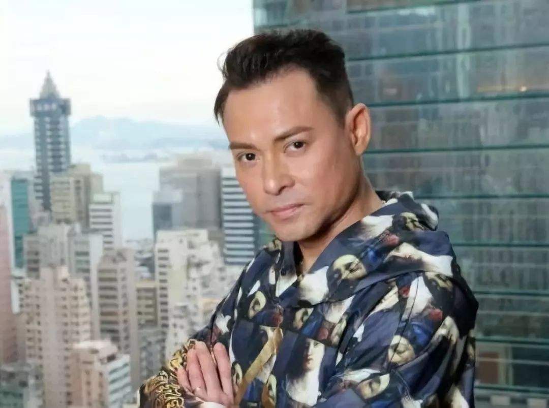 tvb帅气男星,娶相恋5年化妆师却被传出轨,如今47岁新剧停拍|海俊杰
