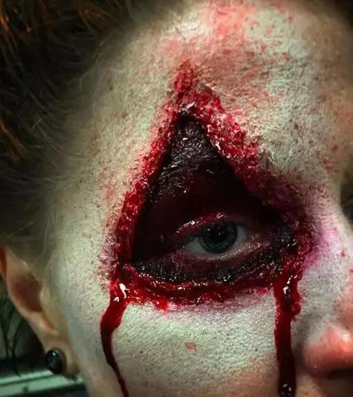 女网红大姨妈血崩不止医生检查竟扯出两起命案