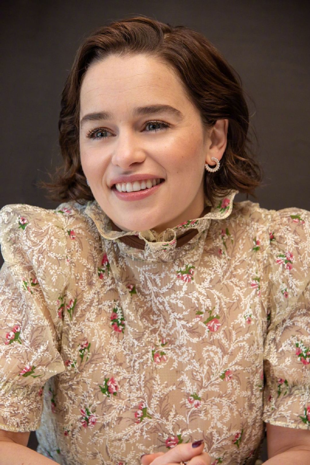 龙妈emiliaclarke权力的游戏第八季新闻发布会写真