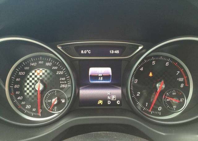 奔驰a200提车作业我家小a油耗是真低上下班高峰堵车也一样低