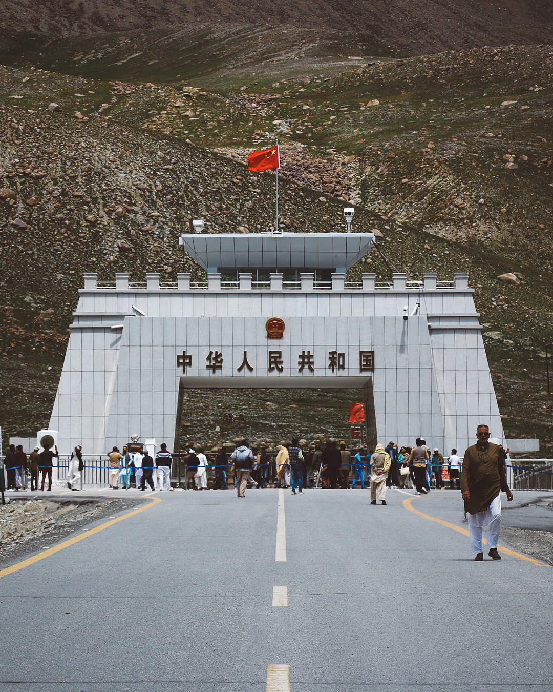 中巴关系为何那么铁,一起修过世界上最难修的路,每一步都是友谊