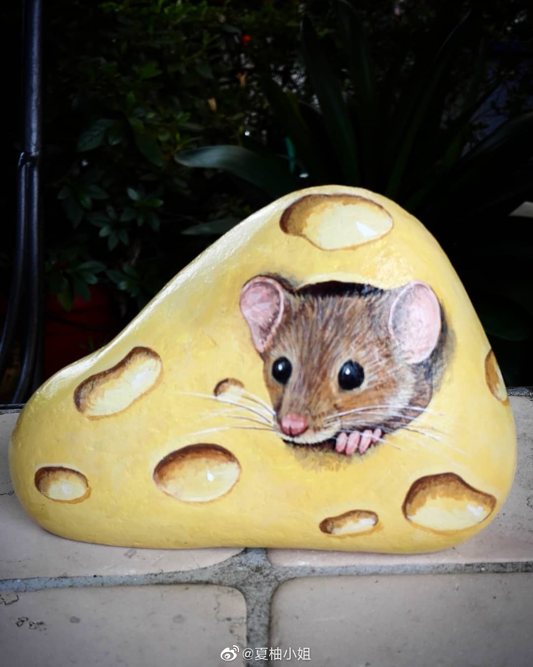 动物石头画,憨萌可爱的小熊猫超可爱