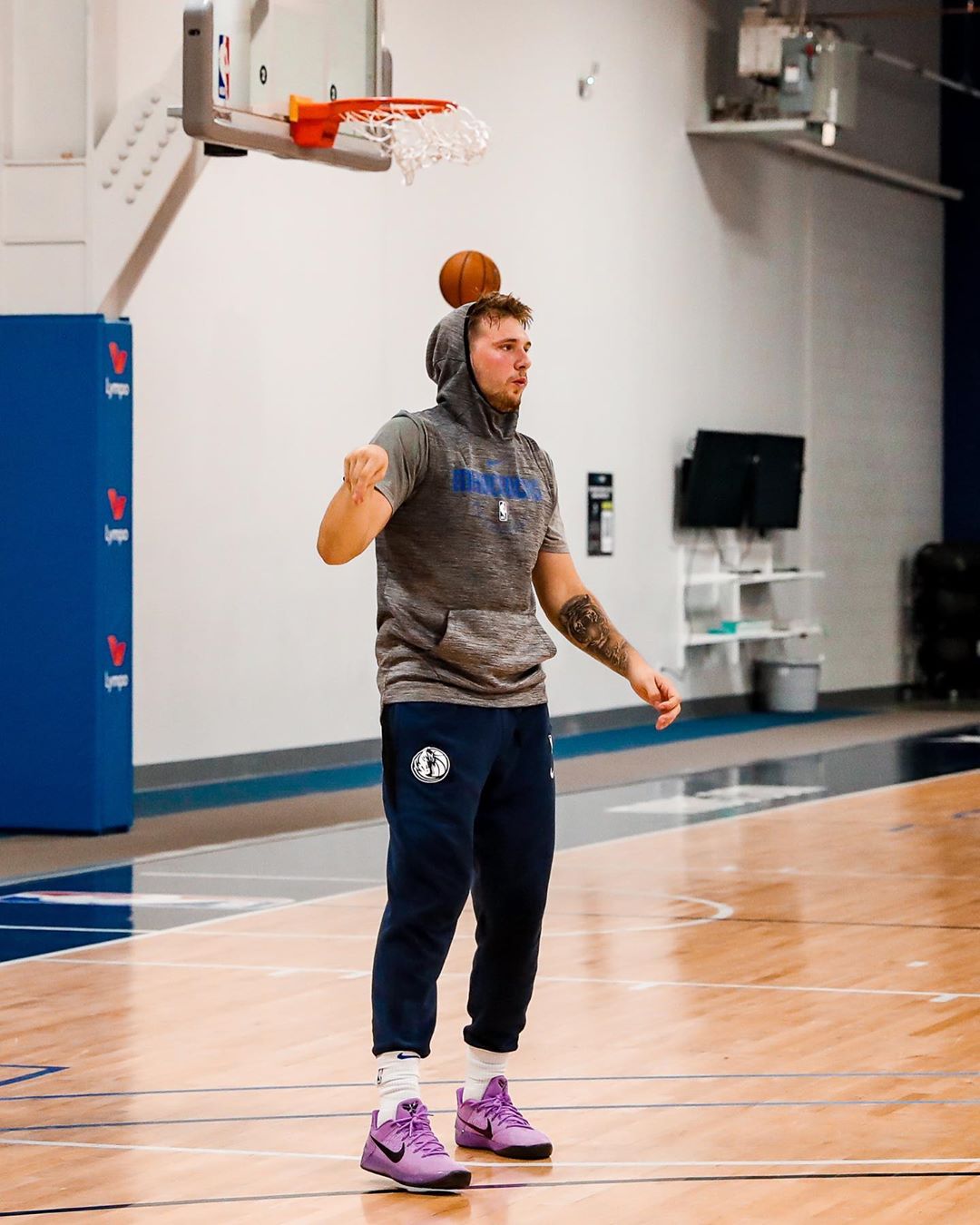 卢卡·东契奇训练照,紫色球鞋瞩目|卢卡|契奇|紫色_新浪新闻