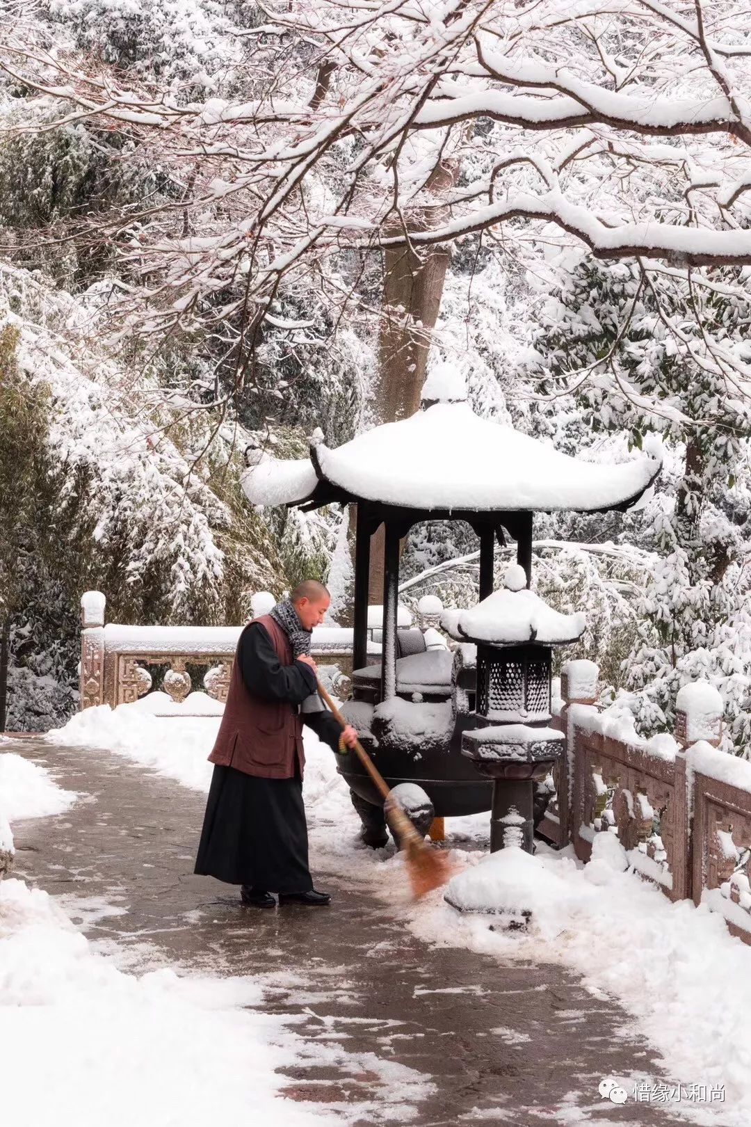 一组小和尚拍摄的雪景