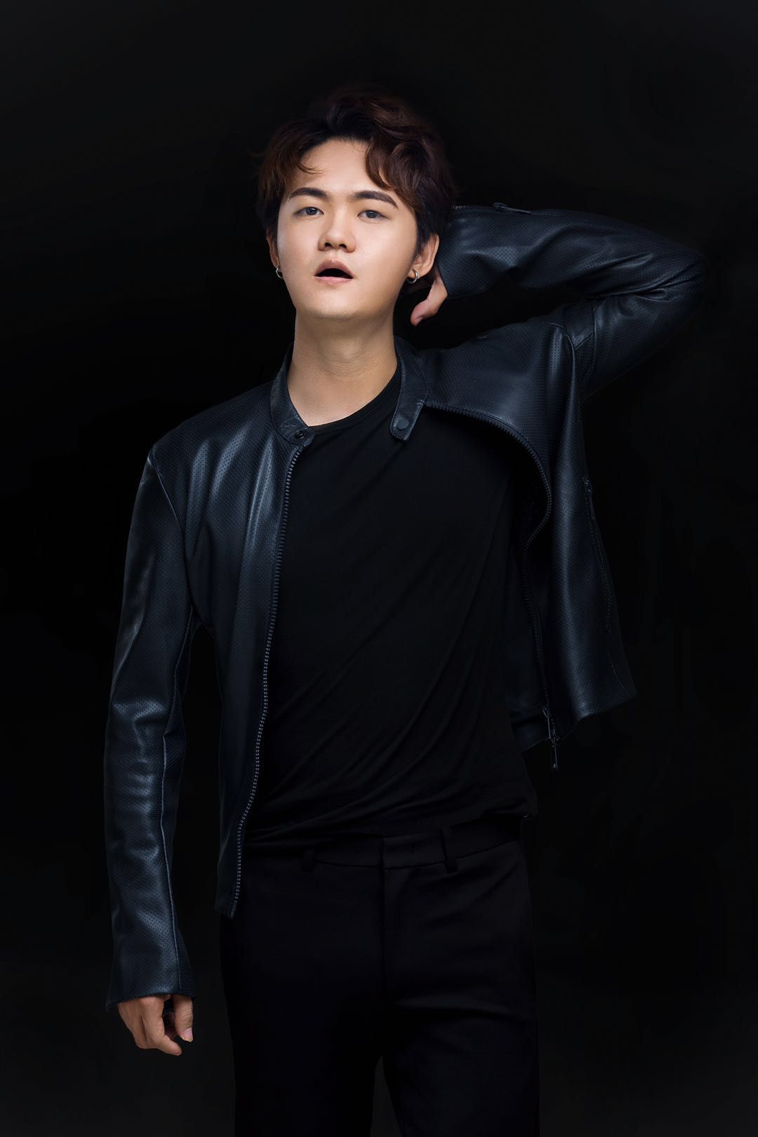 沙漠骆驼原唱展展施展今日发布声明与前经纪公司正式解约