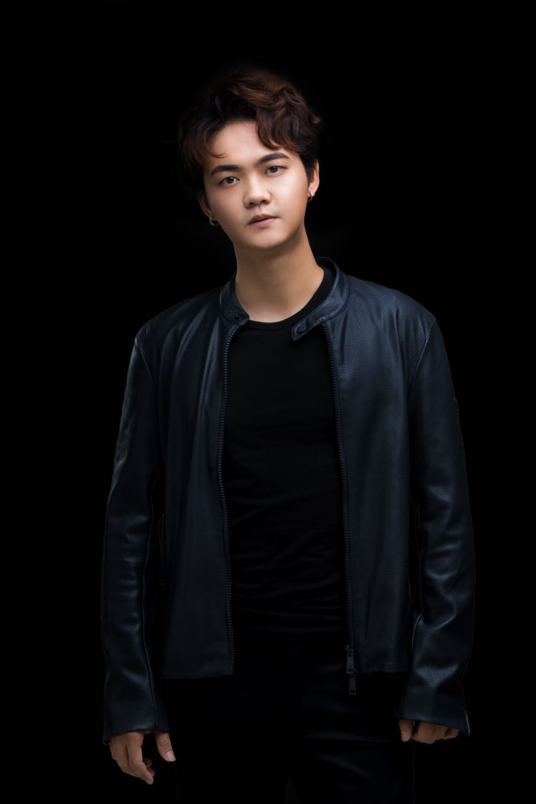 沙漠骆驼原唱展展施展今日发布声明与前经纪公司正式解约