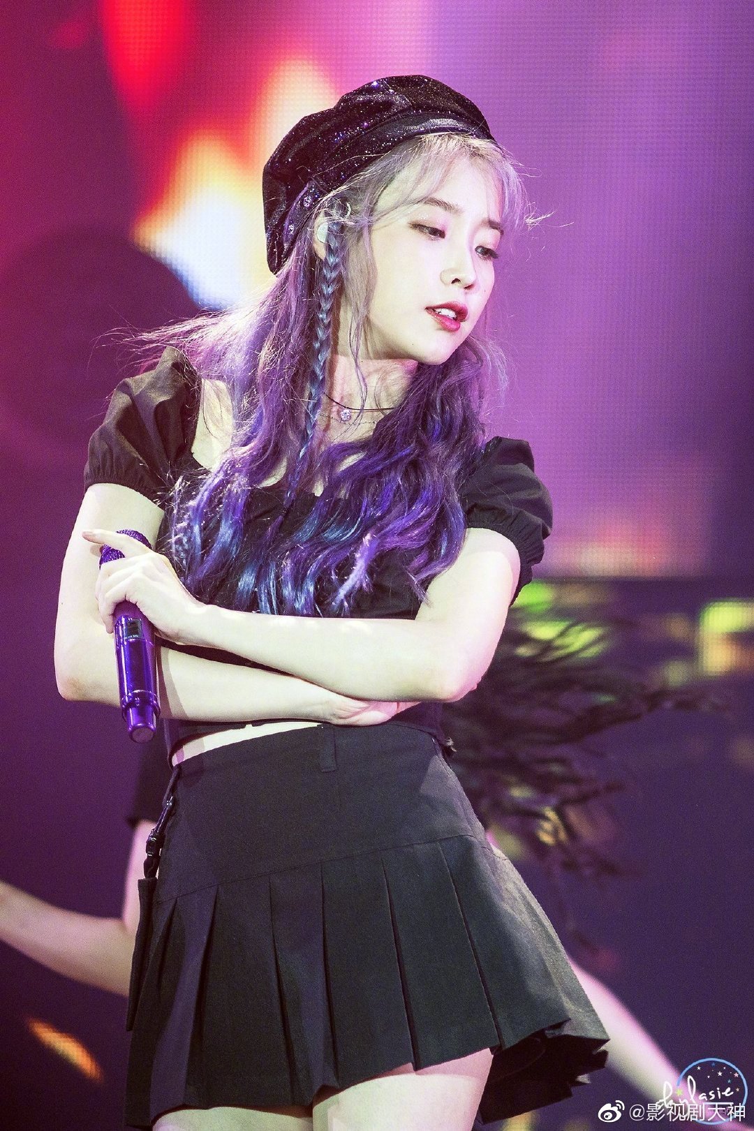 iu演唱会造型,紫发也太仙了吧,超可啊!