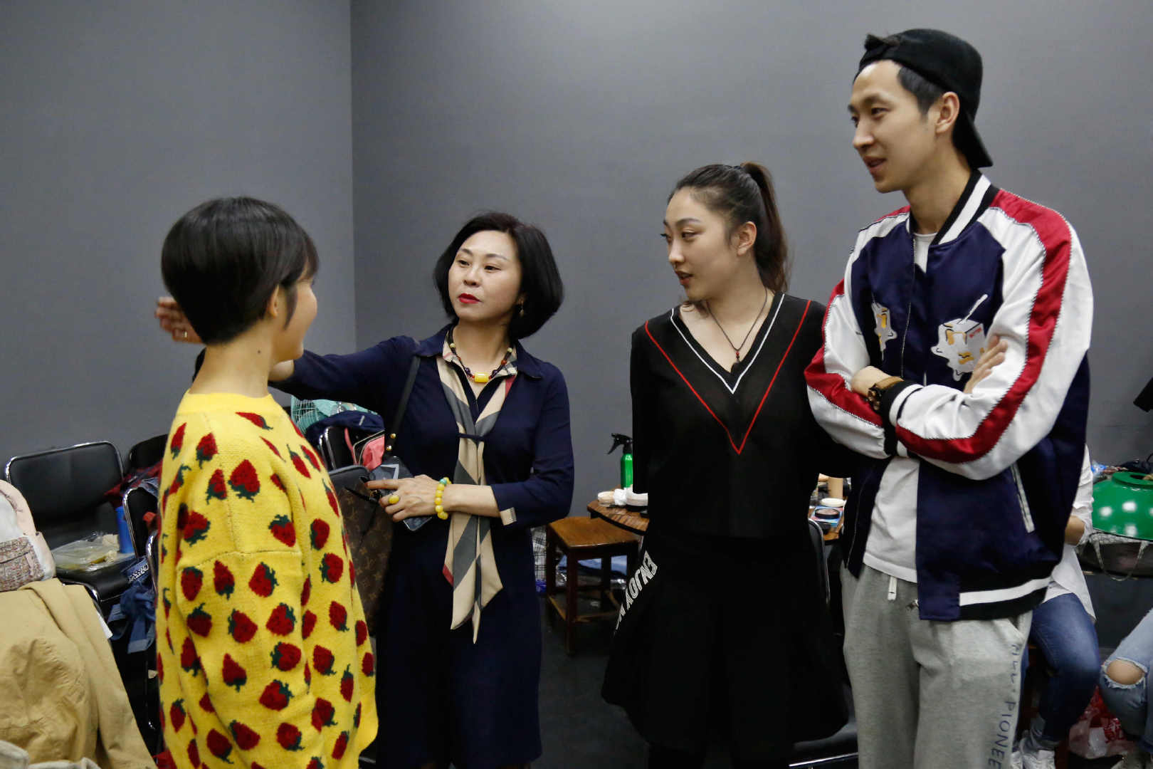 剧组来学校选角,演员在试戏途中怒摔手机?