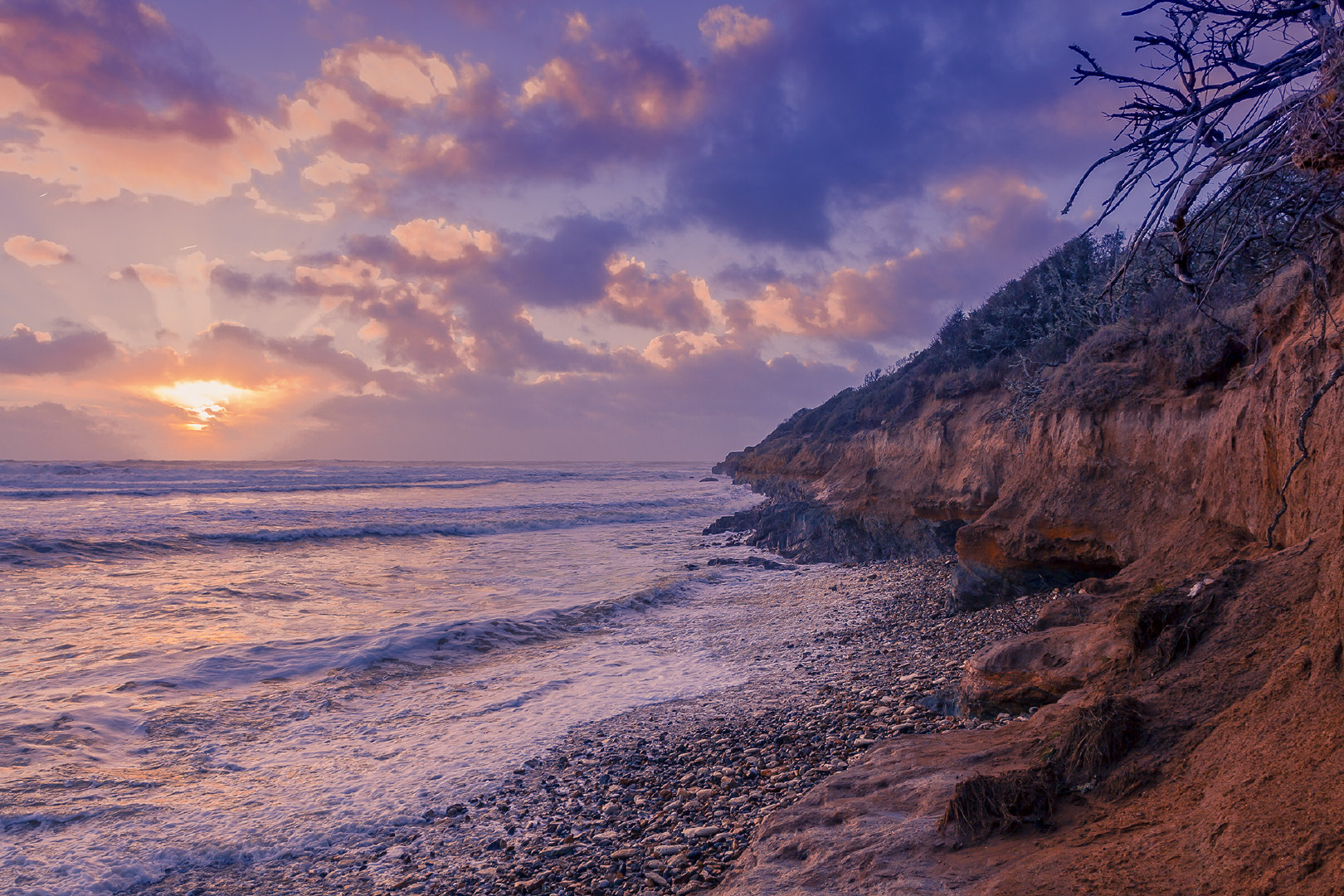 淡紫色的梦境中,天空与海最终交汇