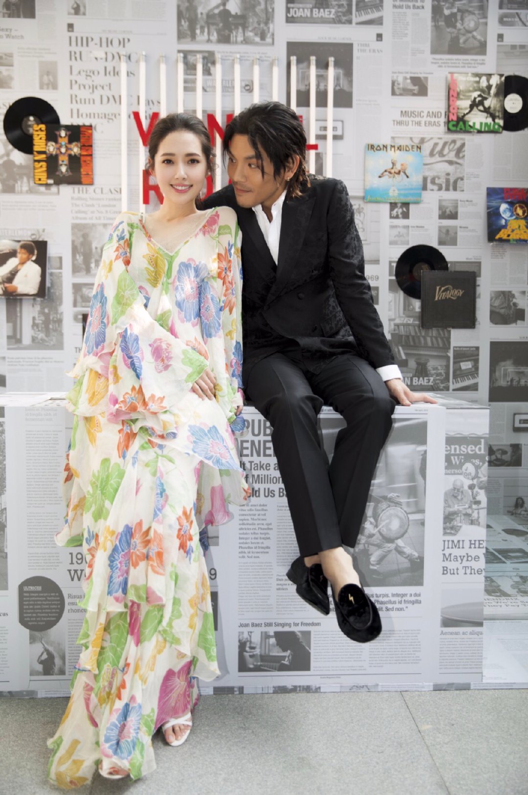 郭碧婷向佐近日亮相活动这对儿各种同框甜蜜满格了