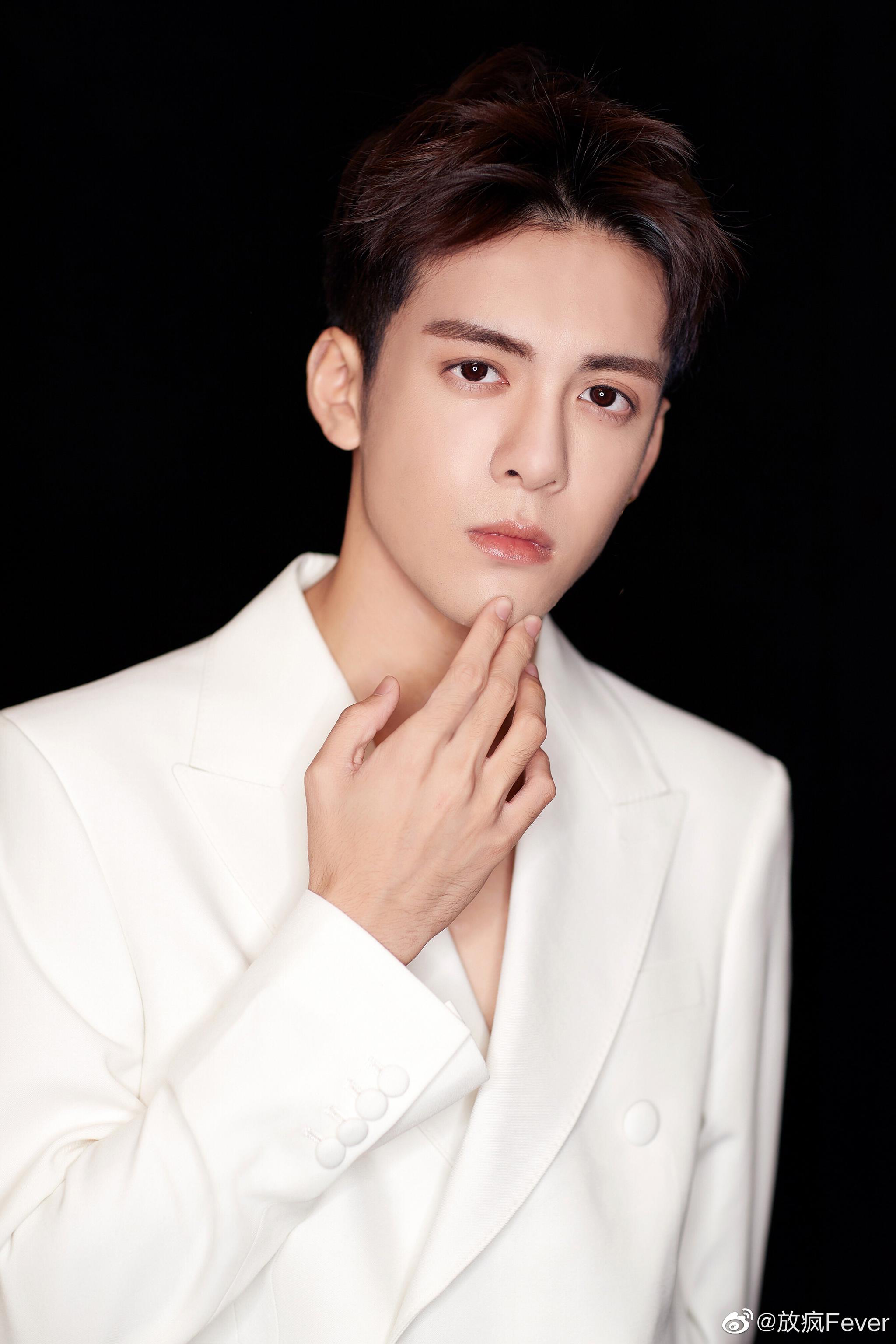 恭喜@曾舜晞joseph 继解锁潘婷,美宝莲纽约,巴黎欧莱雅男士,肌美精