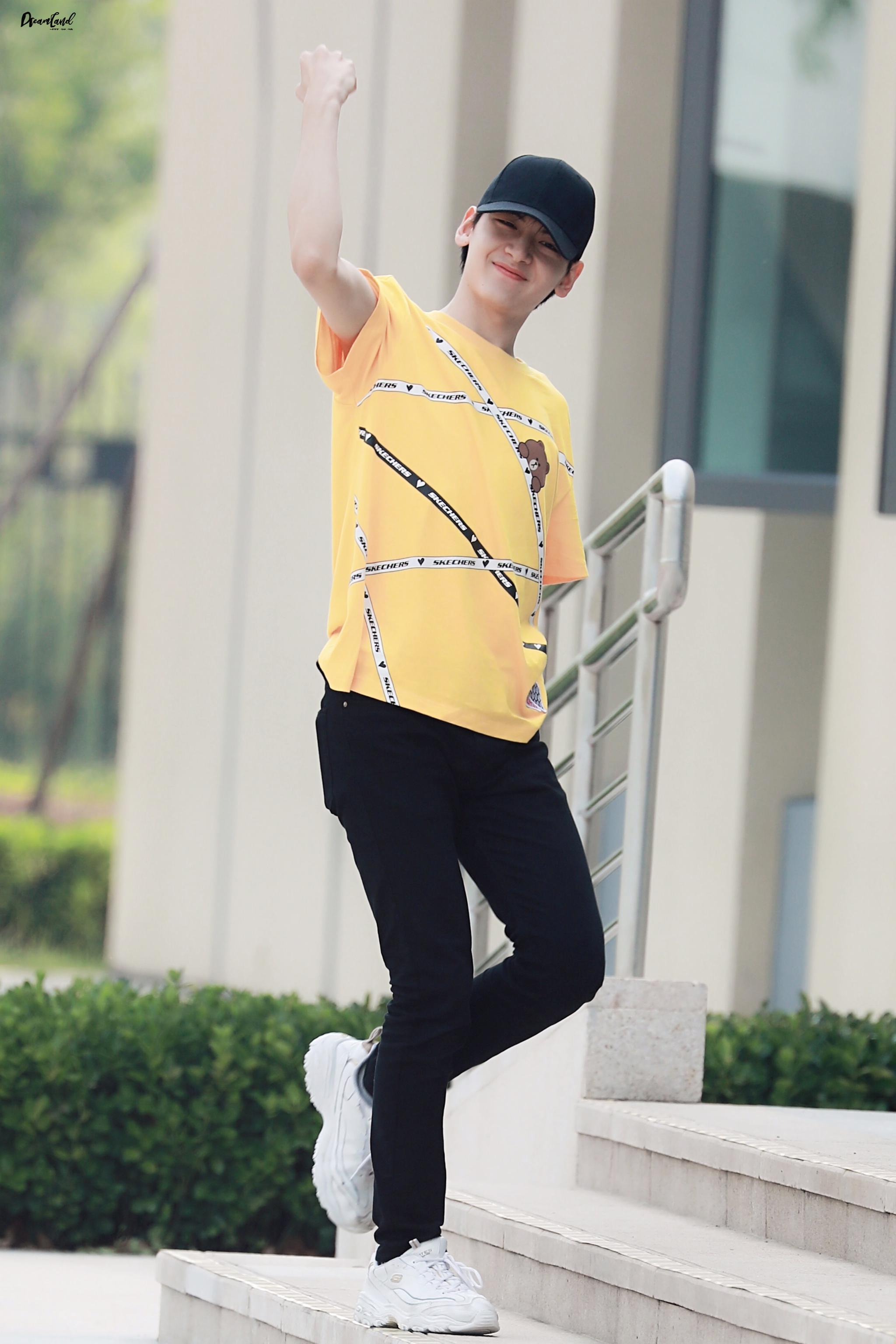 可可爱爱帅气亮眼的橙色系翟潇闻少年感十足啊r1se翟潇闻