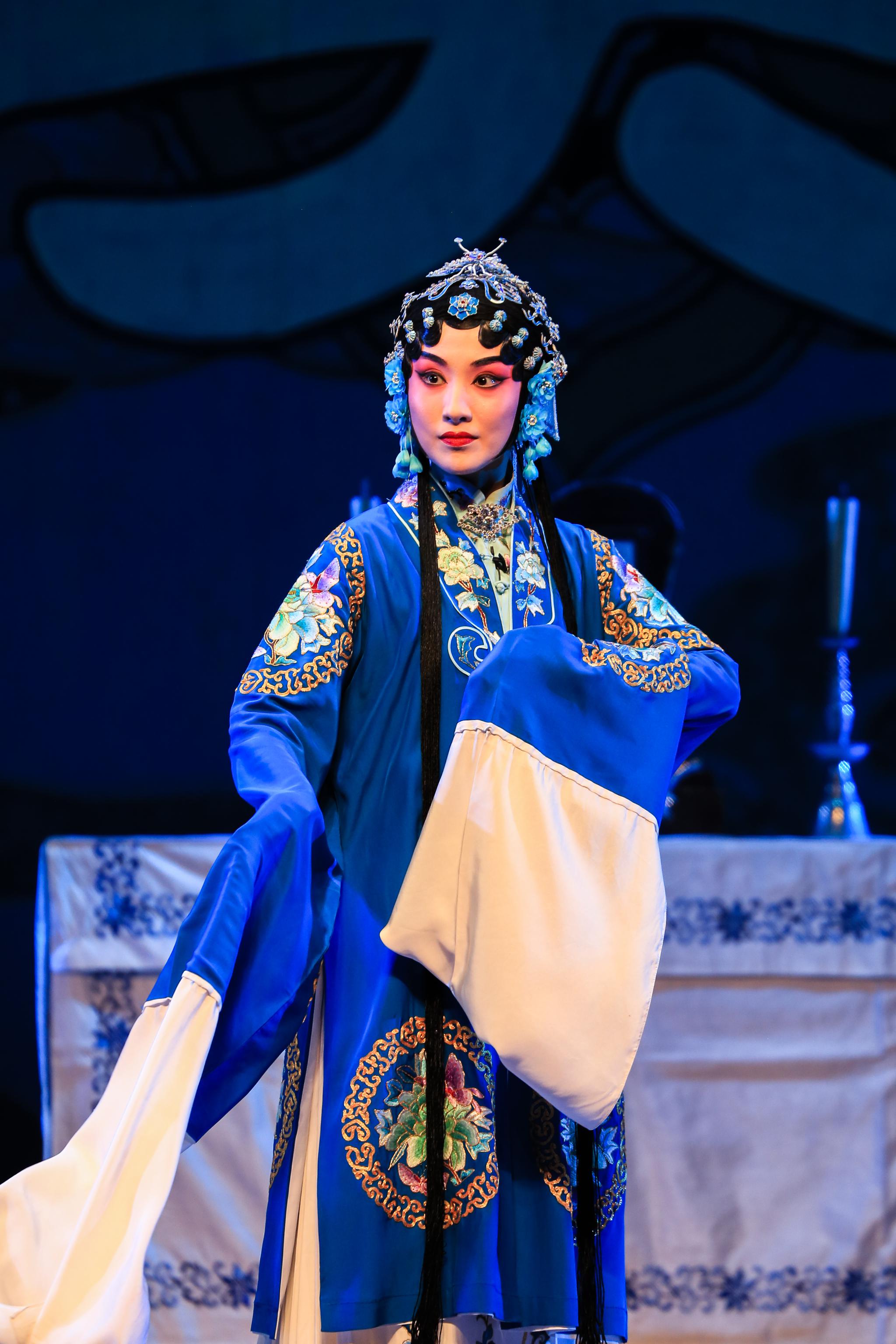 扬剧·百岁挂帅(七)一组 柴郡主 舞台特写祝寿 / 灵堂/ 点兵凯旋扬