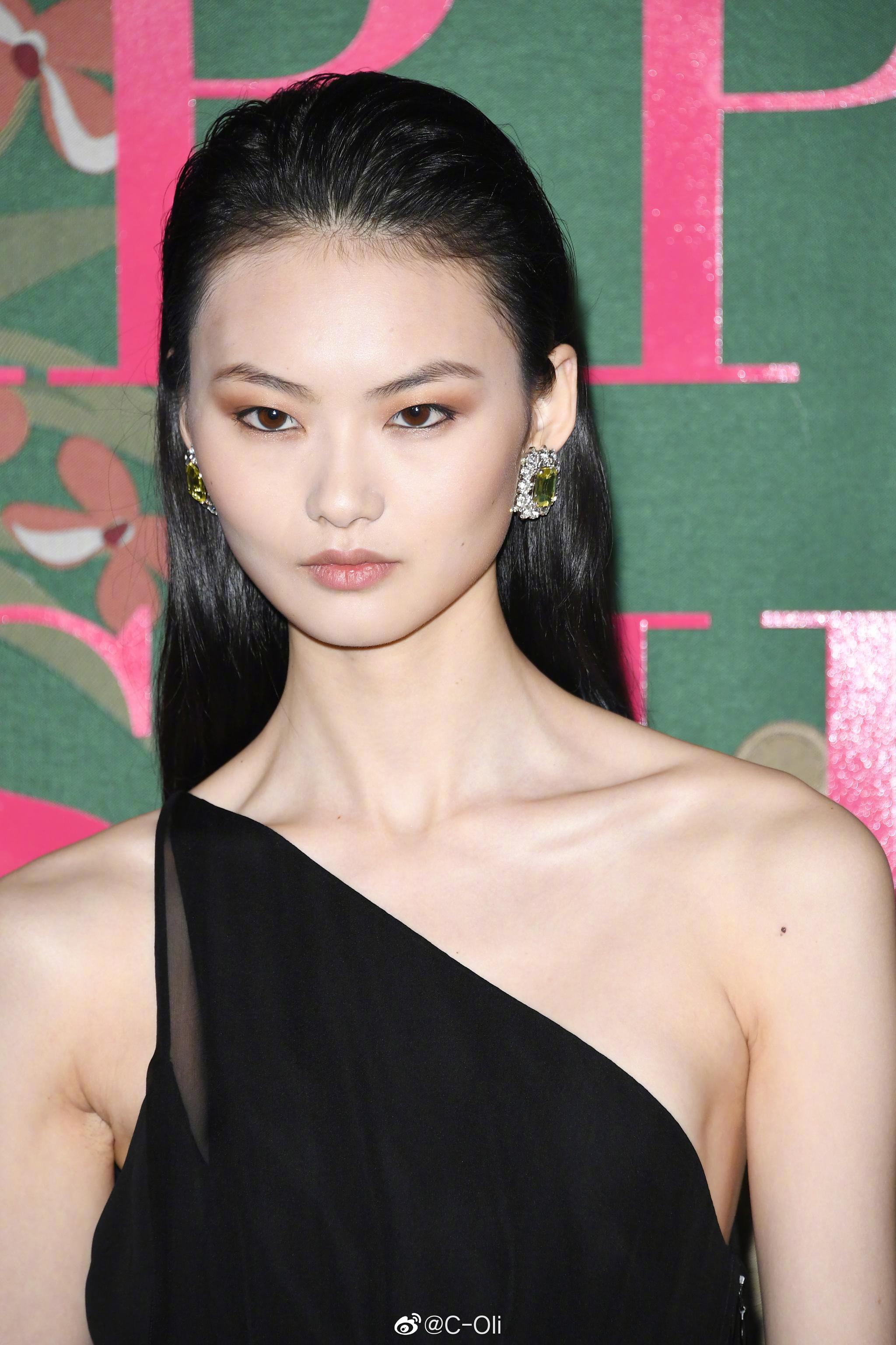 中国超模@贺聪hecong 受邀出席米兰时装周期间举办的green carpet fas