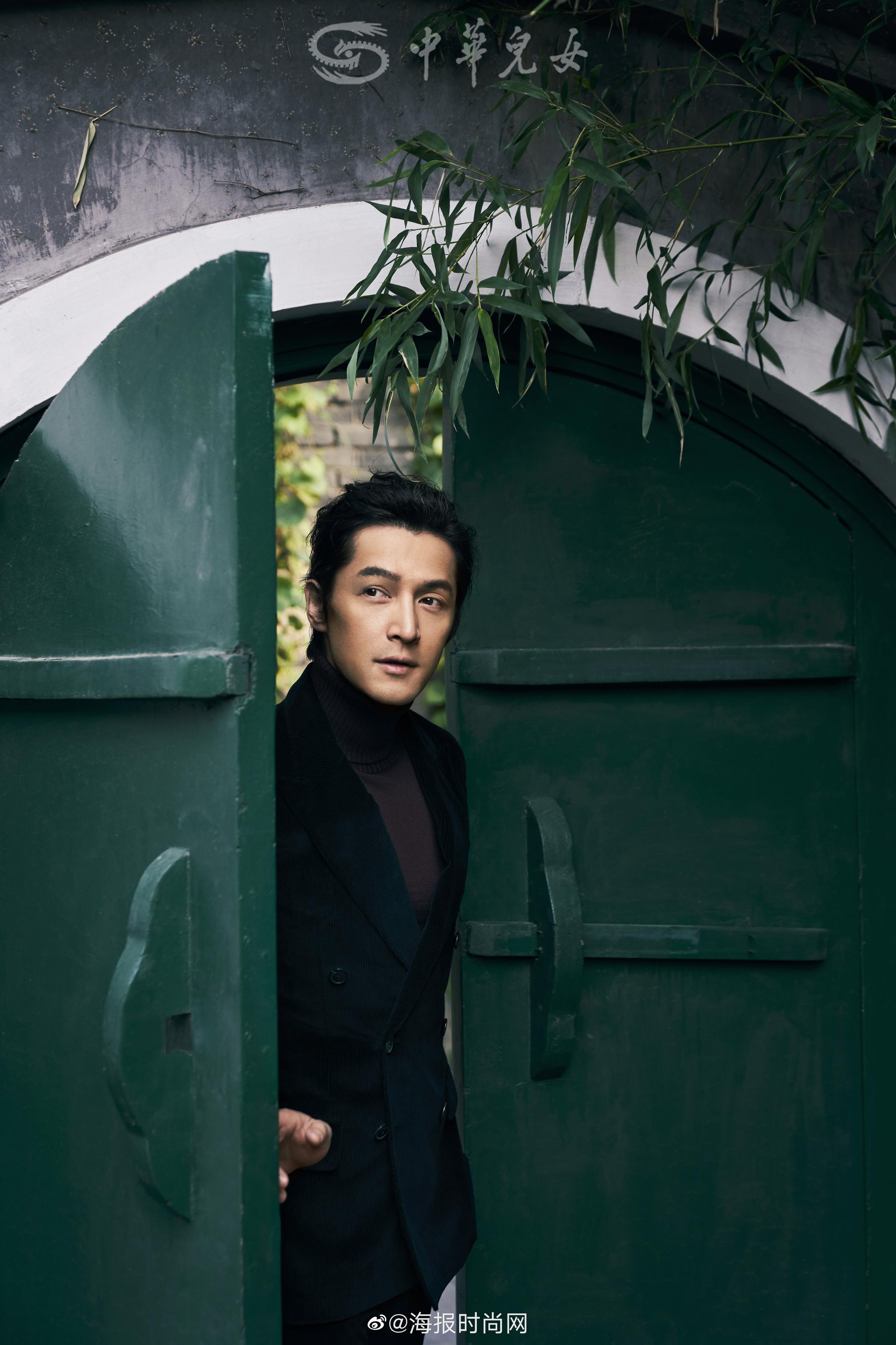 胡歌 杂志封面,眼神坚毅沉稳,时间不可捉摸,经历给予了他许多