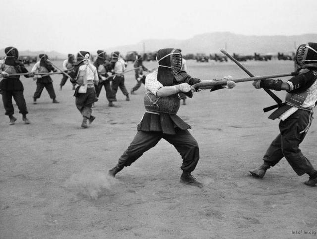 日本的士兵最害怕的不是他们的敌人,是他们的军官残忍的体罚制度