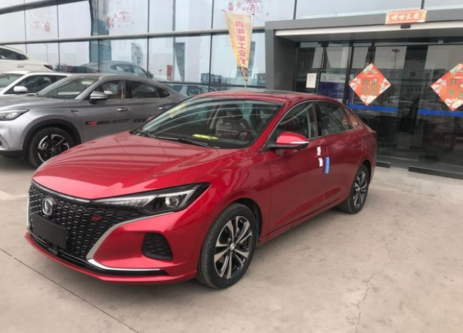 长安逸动plus运动版到店实拍,红色车身更时尚,或本月17日上市