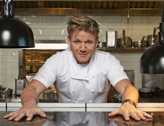 世界上挣钱最多的厨师,年收入过亿,买法拉利如同买"玩具"